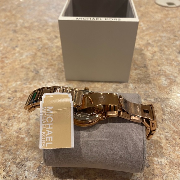 NWT Michael Kors Watch Rose Gold MK3961 - Picture 5 of 9